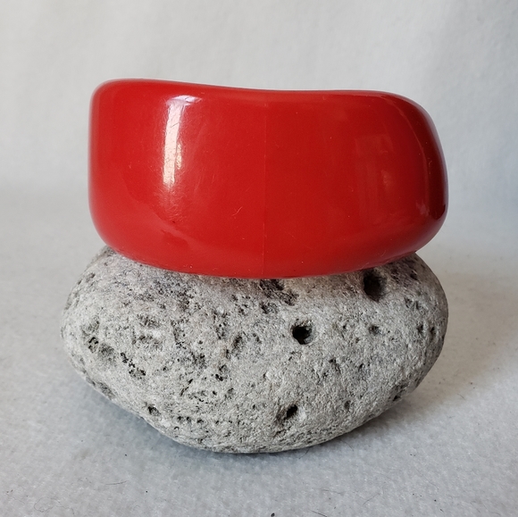 Vintage Cherry Red Wave Bangle and Earrings Set - Picture 9 of 16